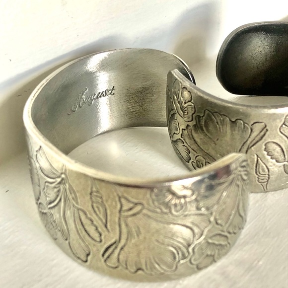 Flower of the Month Bracelet - August - Picture 3 of 5